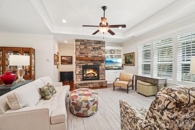 31 N Anvil Avenue, Hendersonville, NC 28792