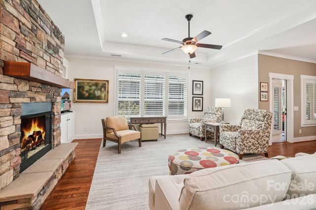 31 N Anvil Avenue, Hendersonville, NC 28792