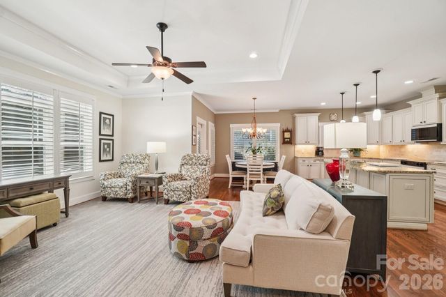31 N Anvil Avenue, Hendersonville, NC 28792
