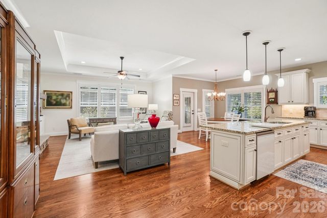 31 N Anvil Avenue, Hendersonville, NC 28792