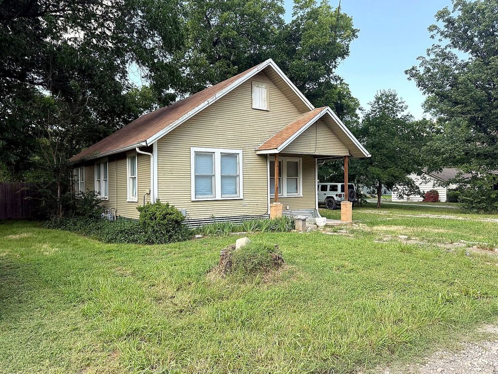 620 W 12th Street, Bonham, TX 75418
