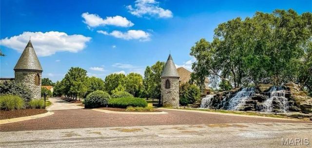 9139 Wiltshire Drive, Columbia, IL 62236