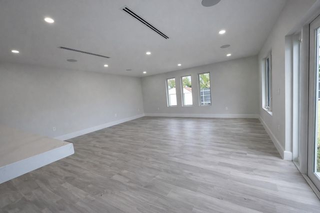 7825 SW 35th Ter, Miami, FL 33155