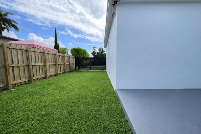 7825 SW 35th Ter, Miami, FL 33155