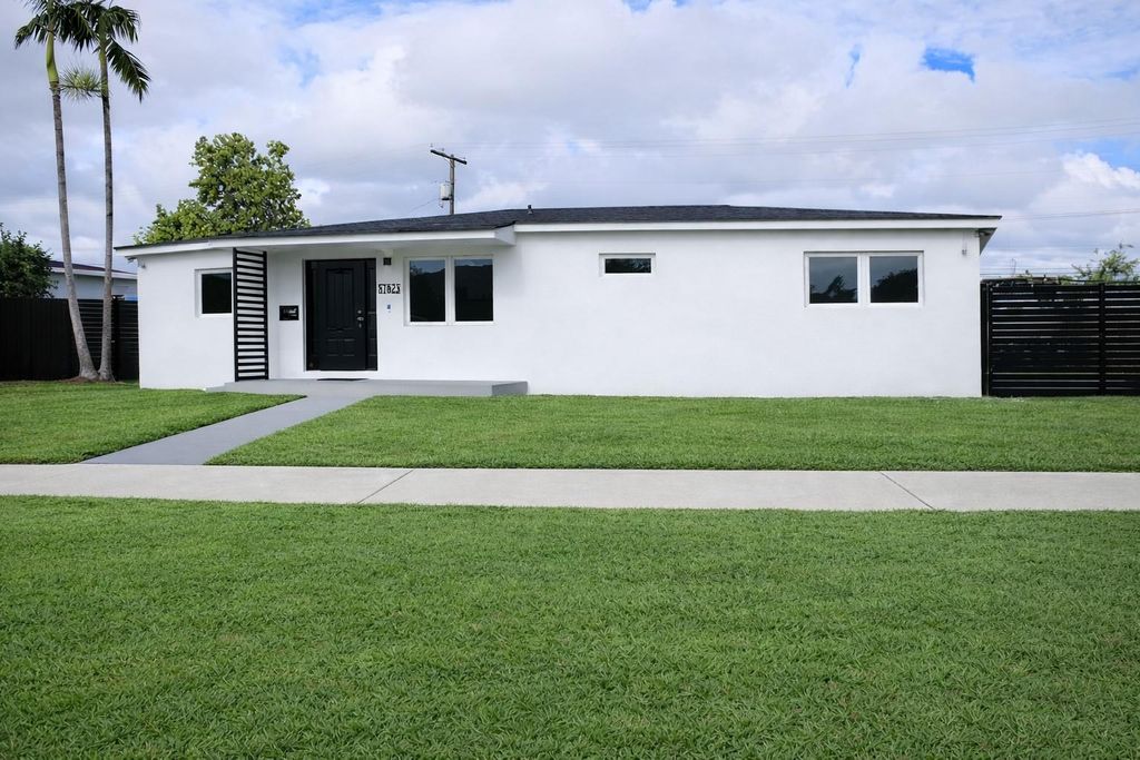 7825 SW 35th Ter, Miami, FL 33155