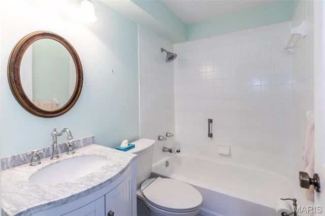 39 Ridgeview Circle Court, Ballwin, MO 63021