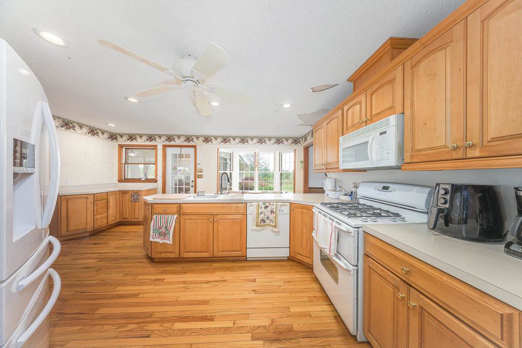 Image 12 of property listing at 49 WILL WHITE Road, Quincy, FL 32351