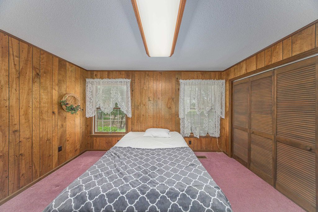 Image 15 of property listing at 49 WILL WHITE Road, Quincy, FL 32351