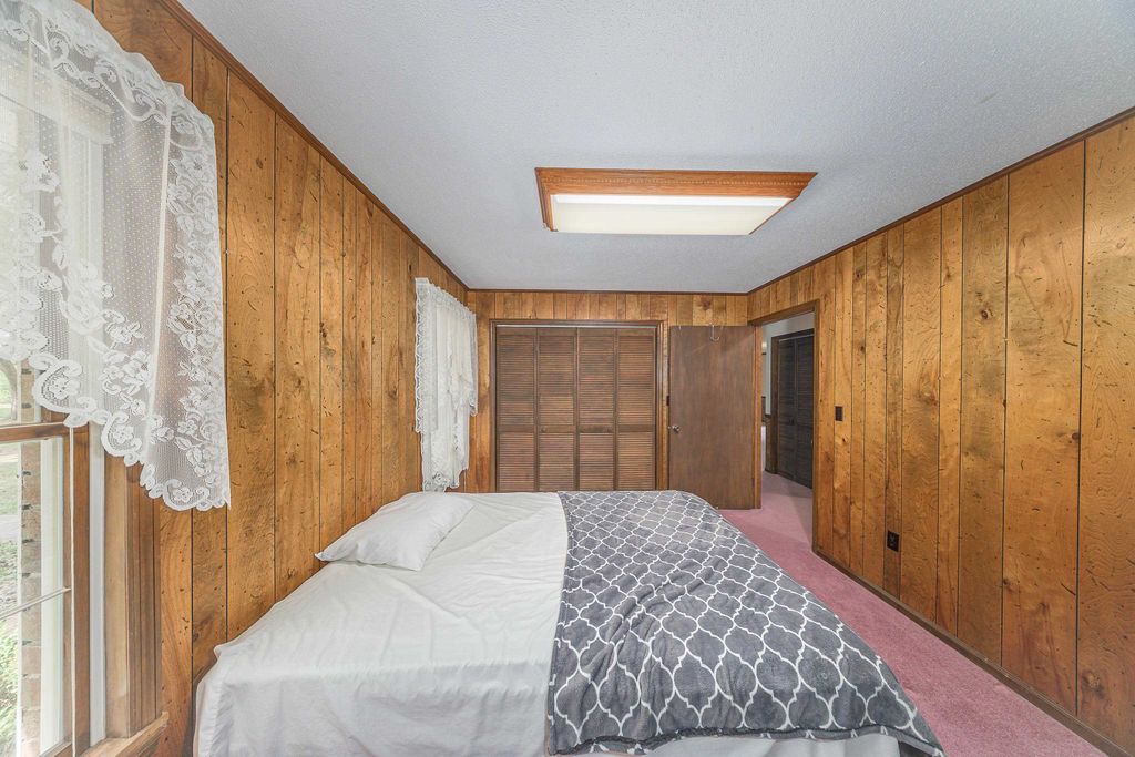 Image 16 of property listing at 49 WILL WHITE Road, Quincy, FL 32351
