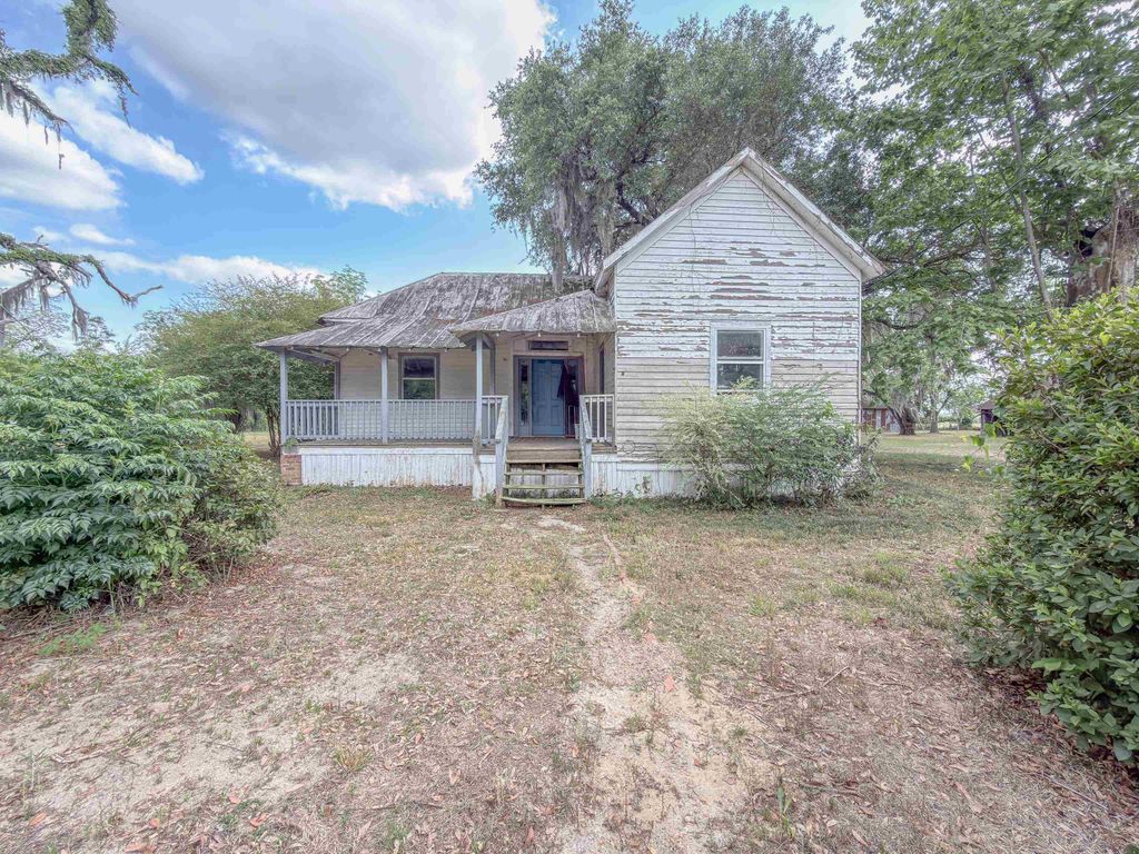 Image 2 of property listing at 49 WILL WHITE Road, Quincy, FL 32351
