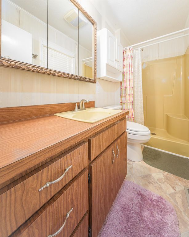 Image 21 of property listing at 49 WILL WHITE Road, Quincy, FL 32351