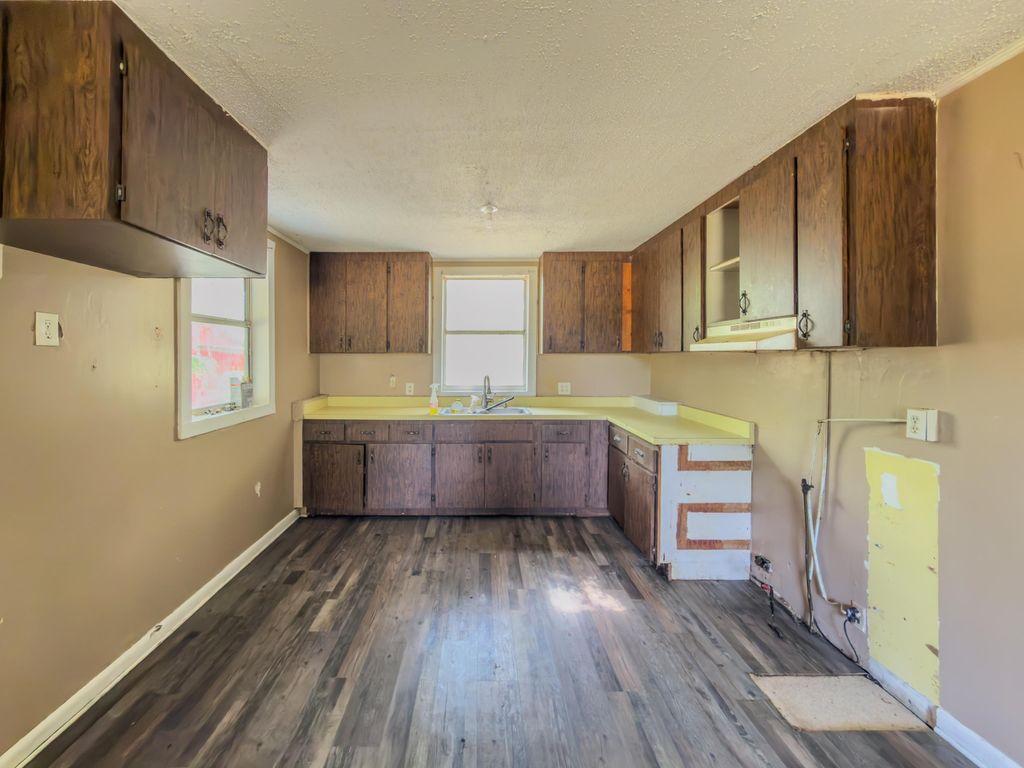 Image 34 of property listing at 49 WILL WHITE Road, Quincy, FL 32351