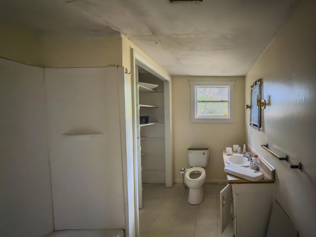 Image 35 of property listing at 49 WILL WHITE Road, Quincy, FL 32351