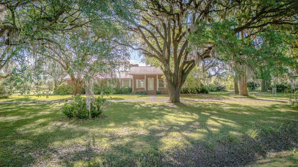 Image 40 of property listing at 49 WILL WHITE Road, Quincy, FL 32351