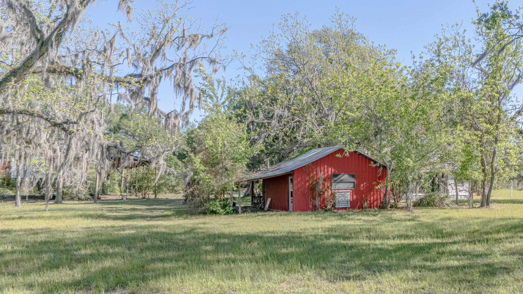 Image 45 of property listing at 49 WILL WHITE Road, Quincy, FL 32351
