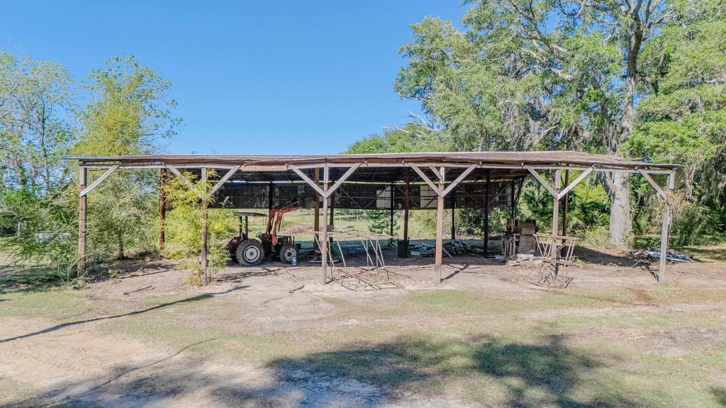 Image 46 of property listing at 49 WILL WHITE Road, Quincy, FL 32351