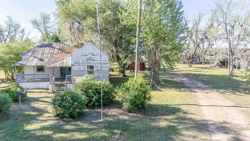 Image 48 of property listing at 49 WILL WHITE Road, Quincy, FL 32351