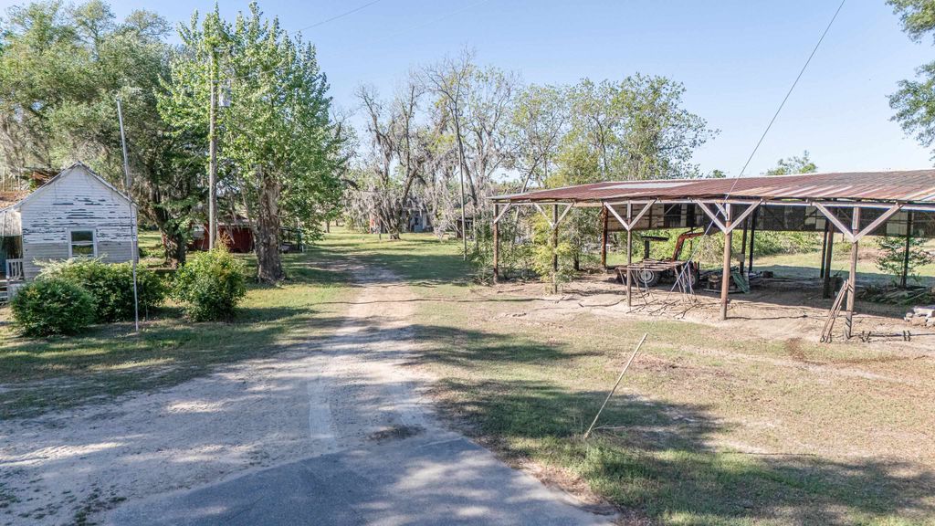 Image 49 of property listing at 49 WILL WHITE Road, Quincy, FL 32351