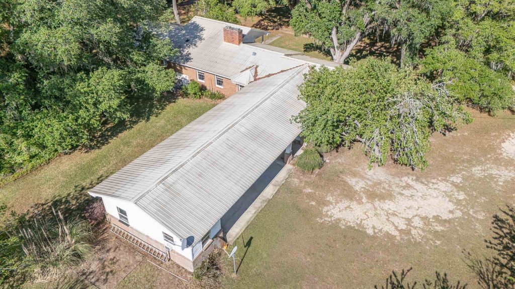 Image 51 of property listing at 49 WILL WHITE Road, Quincy, FL 32351