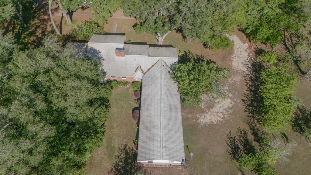 Image 52 of property listing at 49 WILL WHITE Road, Quincy, FL 32351