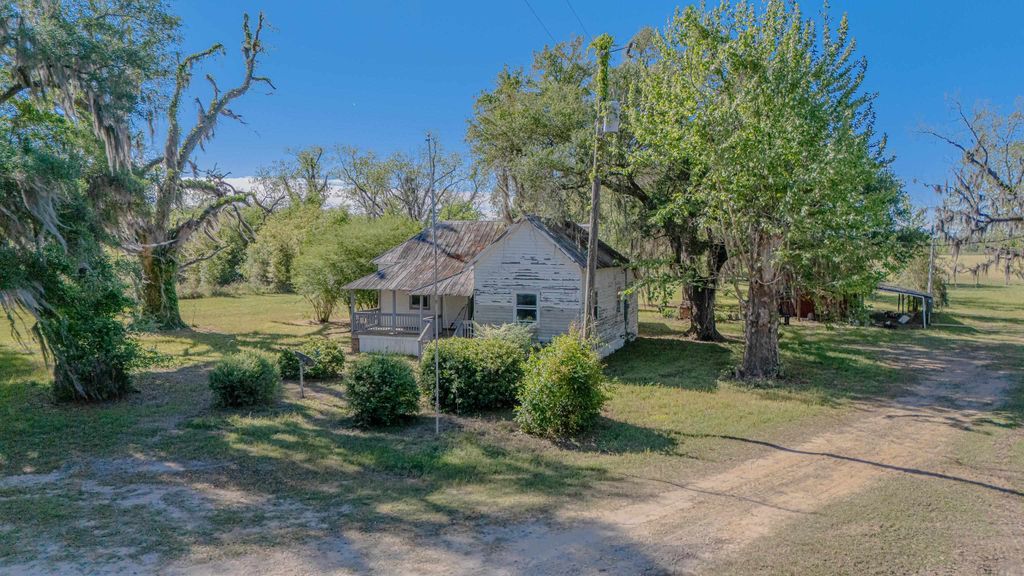 Image 53 of property listing at 49 WILL WHITE Road, Quincy, FL 32351