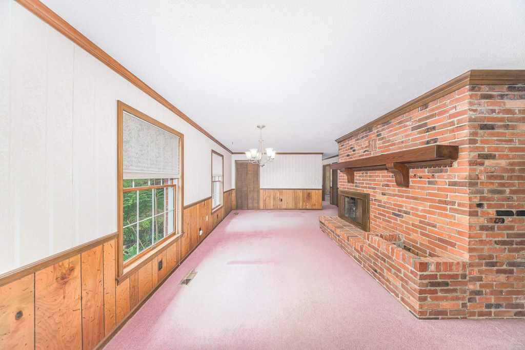 Image 9 of property listing at 49 WILL WHITE Road, Quincy, FL 32351