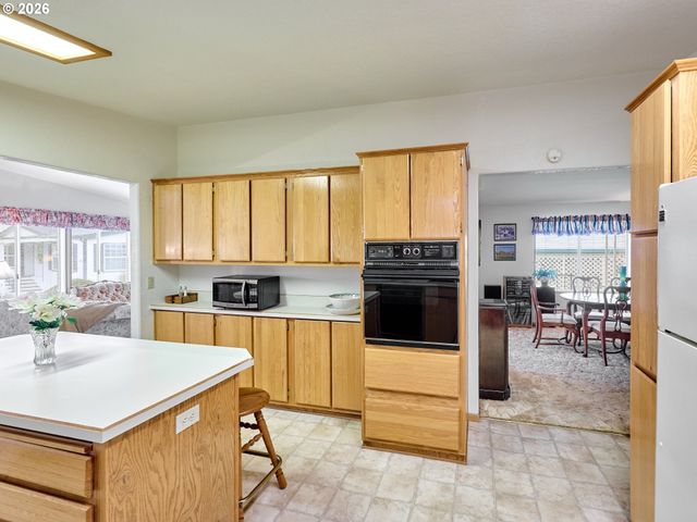 2410 LANCASTER Dr Se 955, Salem, OR 97317