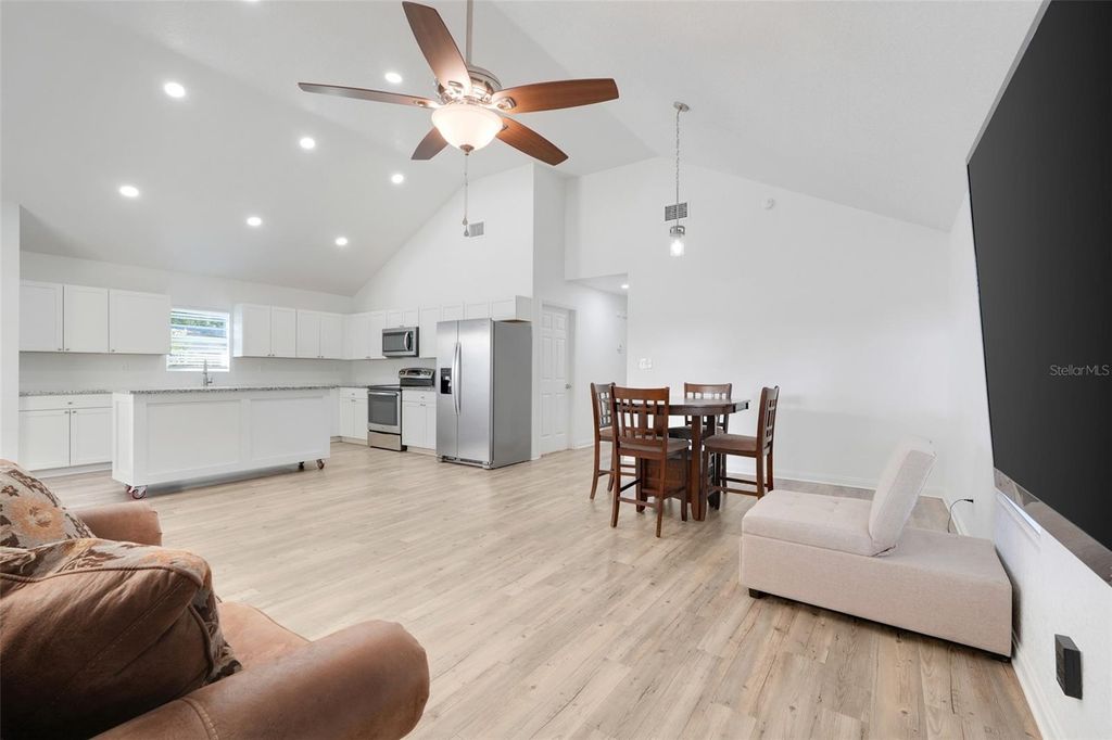 Image 12 of property listing at 342 NW 9TH AVENUE, Webster, FL 33597