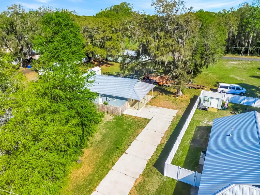 Image 3 of property listing at 342 NW 9TH AVENUE, Webster, FL 33597