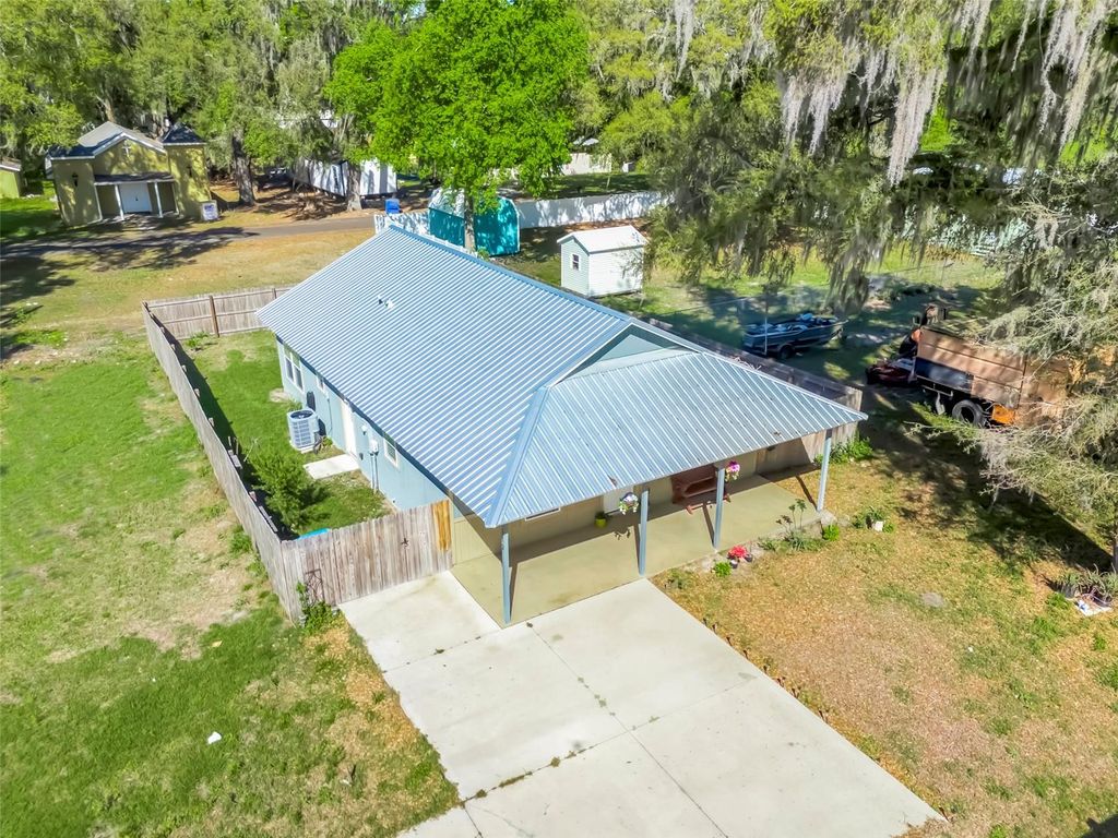 Image 25 of property listing at 342 NW 9TH AVENUE, Webster, FL 33597