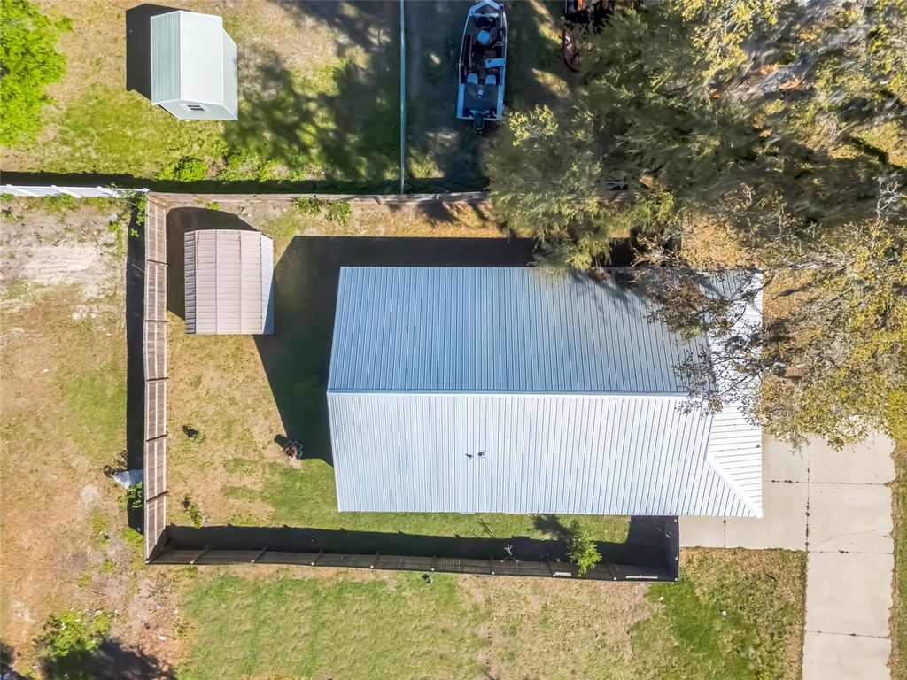 Image 27 of property listing at 342 NW 9TH AVENUE, Webster, FL 33597