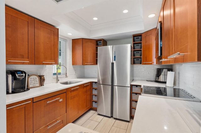 454 FAIRWAYS CIRCLE B204, Ocala, FL 34472