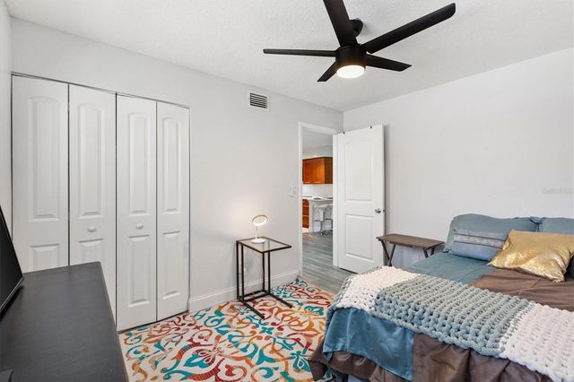 454 FAIRWAYS CIRCLE B204, Ocala, FL 34472