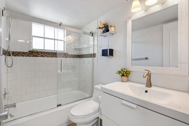 454 FAIRWAYS CIRCLE B204, Ocala, FL 34472