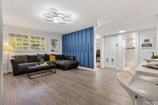 454 FAIRWAYS CIRCLE B204, Ocala, FL 34472