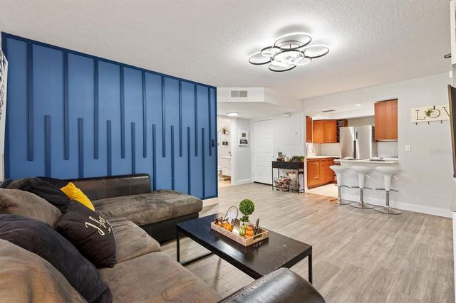 454 FAIRWAYS CIRCLE B204, Ocala, FL 34472