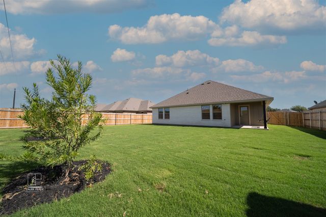 713 Raylan Street, Springtown, TX 76082