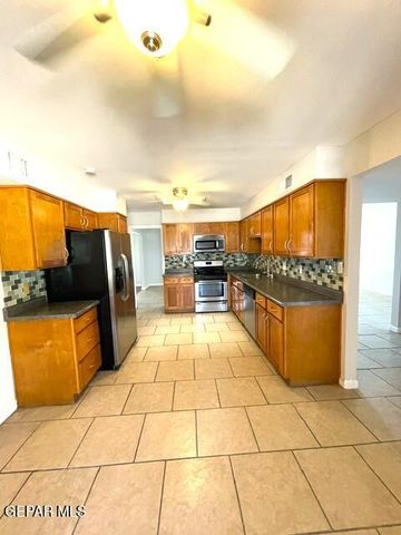 5813 BEAUMONT Place, El Paso, TX 79912