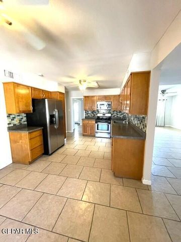 5813 BEAUMONT Place, El Paso, TX 79912