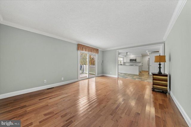 304 HIALEAH DR, Mount Laurel, NJ 08054