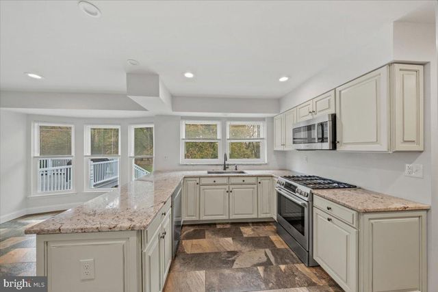 304 HIALEAH DR, Mount Laurel, NJ 08054