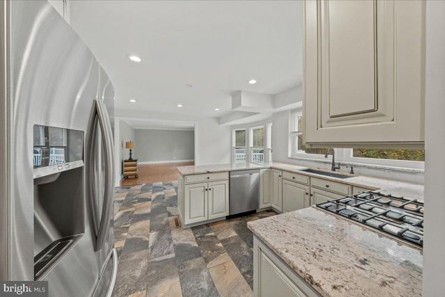 304 HIALEAH DR, Mount Laurel, NJ 08054