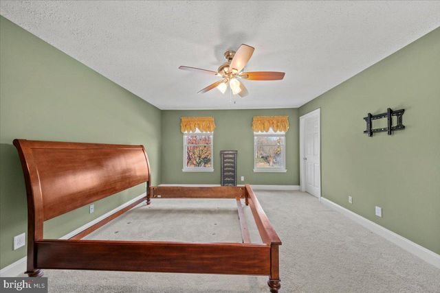 304 HIALEAH DR, Mount Laurel, NJ 08054