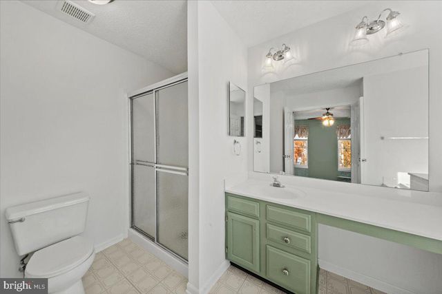 304 HIALEAH DR, Mount Laurel, NJ 08054