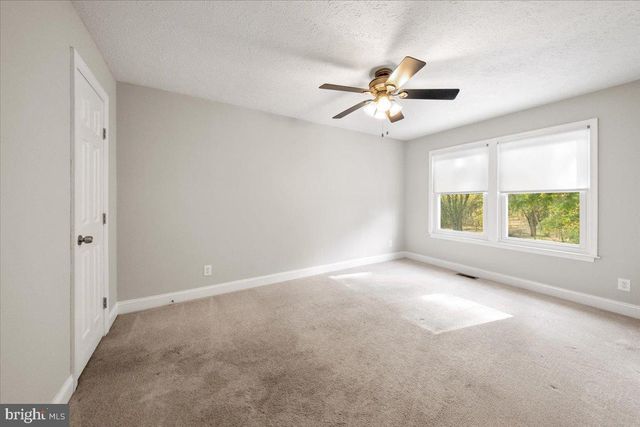 304 HIALEAH DR, Mount Laurel, NJ 08054