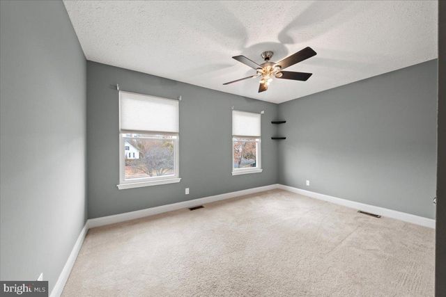 304 HIALEAH DR, Mount Laurel, NJ 08054