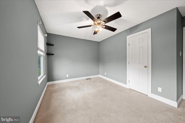 304 HIALEAH DR, Mount Laurel, NJ 08054