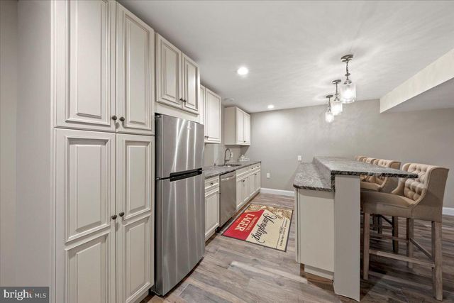 304 HIALEAH DR, Mount Laurel, NJ 08054