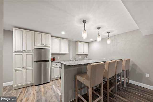 304 HIALEAH DR, Mount Laurel, NJ 08054