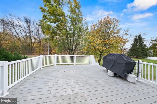 304 HIALEAH DR, Mount Laurel, NJ 08054